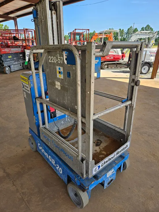 2018 Genie GR-20 Self-Propelled One-Person Lift
