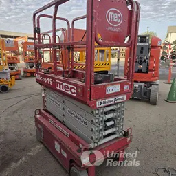 2018 MEC MICRO 19 Scissor Lift