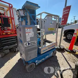 2018 Genie GR-12 Self-Propelled One-Person Lift