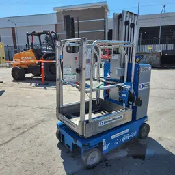 2017 Genie GR-20 Self-Propelled One-Person Lift