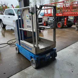 2018 Genie GR-20 Self-Propelled One-Person Lift