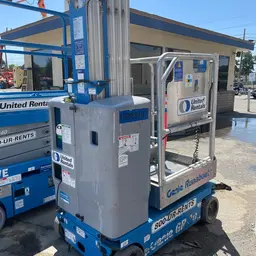 2018 Genie GR-20 Self-Propelled One-Person Lift