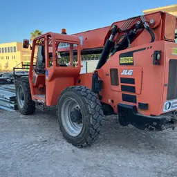 2018 SKYTRAK 8042 Forklift
