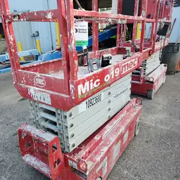 2019 MEC MICRO 19 Scissor Lift